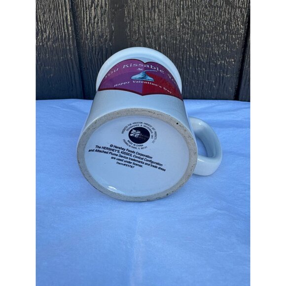 Hersheys Ceramic Valentines Mug "You Kissable You" Heart Design & Classic Handle - Picture 6 of 7